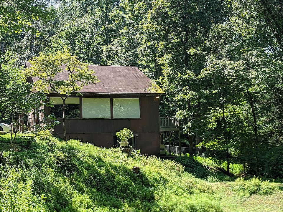 2nd image of 216 Valley Ln