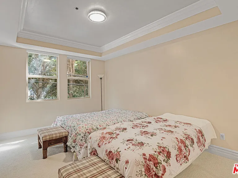 850 N Croft Ave #203 — Photo 22