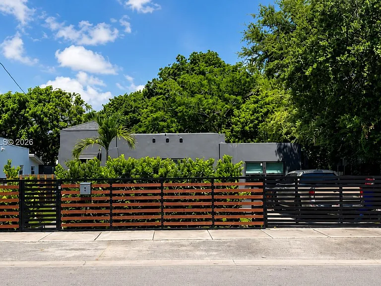 5612 NW 11th Ave — Photo 1