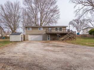 214 S 3rd St, Le Claire, IA 52753