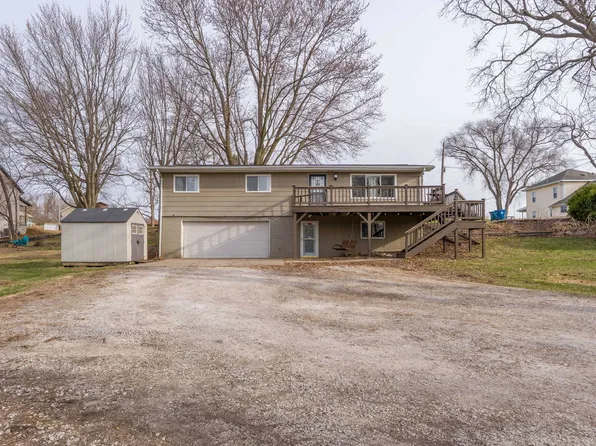 214 S 3rd St, Le Claire, IA 52753
