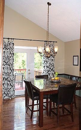 Dining room, high ceilings