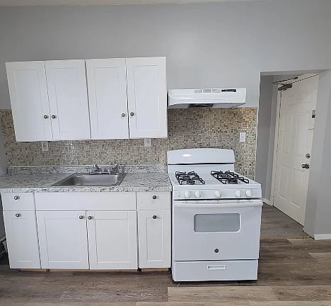2nd image of 1106 Grove St Floor 2