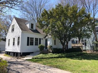 40 Washington Cir, Lake Forest, IL 60045