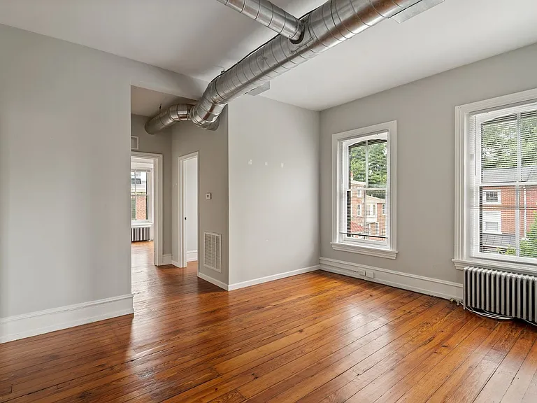201 W Barnard St — Photo 12