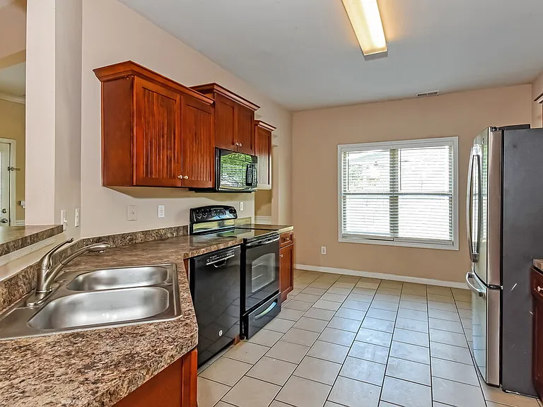 16 Rosen St NW — Photo 9