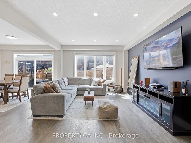 629 Wild Rye St W — Photo 9