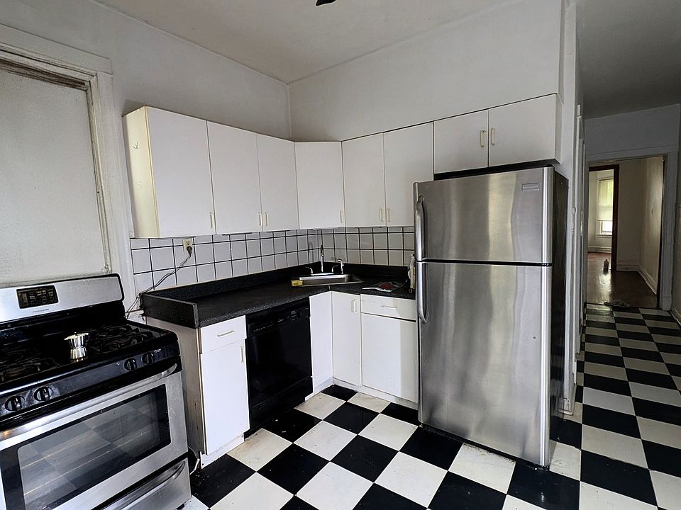 1st image of 1466 W Rascher Ave Floor 1