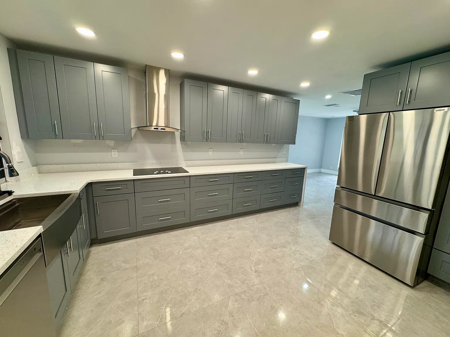 5 bed, 3.0 bath, 2605 sqft, $5,700 — Photo 2