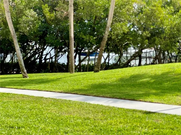 1328 Pasadena Ave S APT 104, South Pasadena, FL 33707