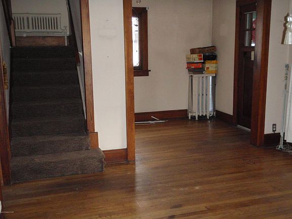 3rd image of 425 Erie St