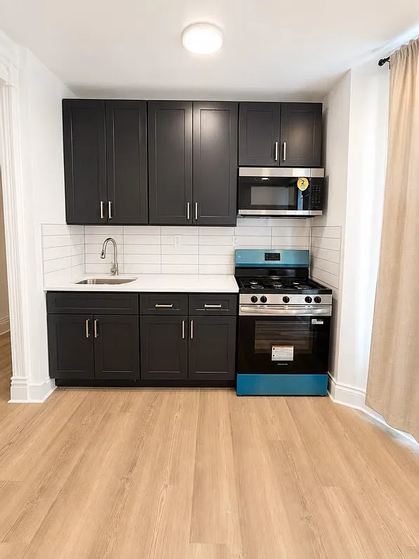 124 West College St. Unit 7 — Photo 4
