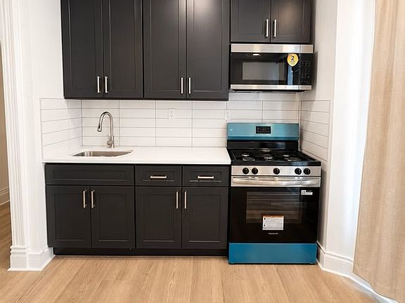 4th image of 124 W College St #7