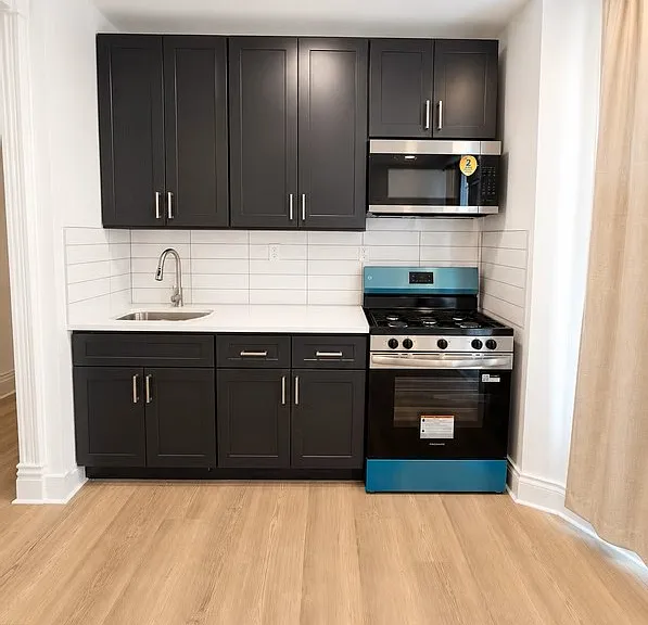 124 W College St #7 — Photo 4
