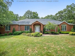 2122 Presidential Dr, Charleston, WV 25314