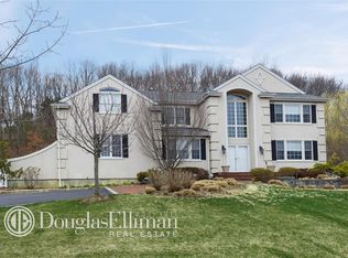 115 Redbrook Ct, Melville, NY 11747