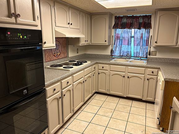 3rd image of 6735 STONE LAKE DR