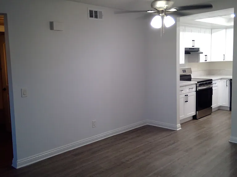 Portofino Apartments — Photo 27