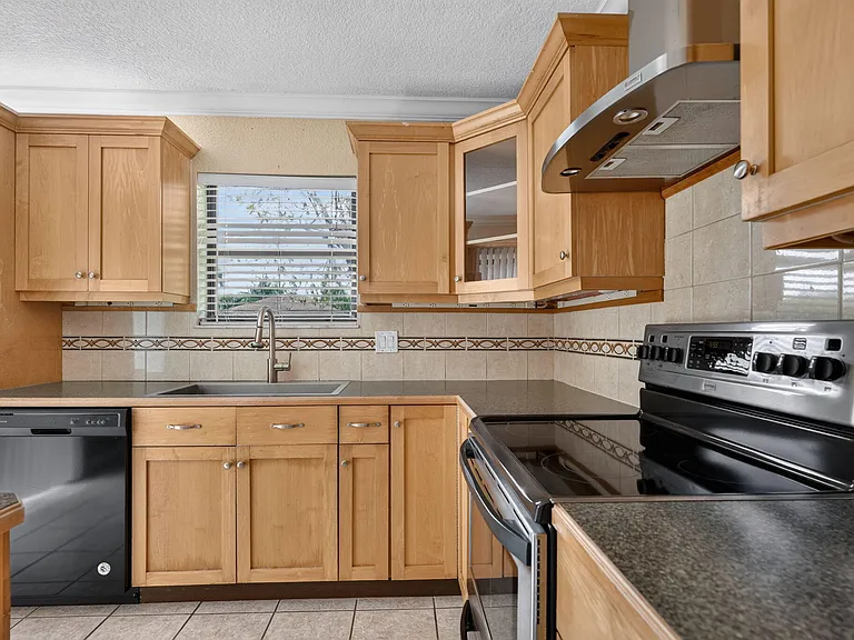 110 N Delaware Blvd #15D — Photo 21