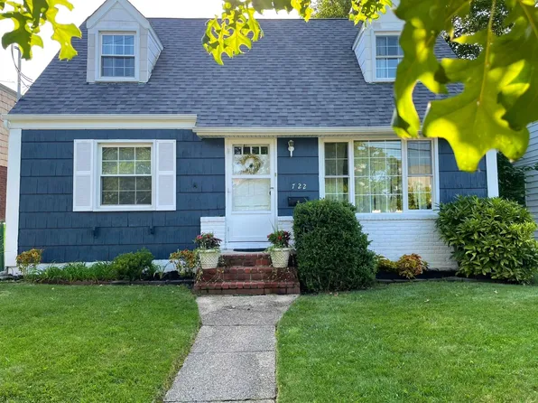 7-22 151 Place, Whitestone, NY 11357