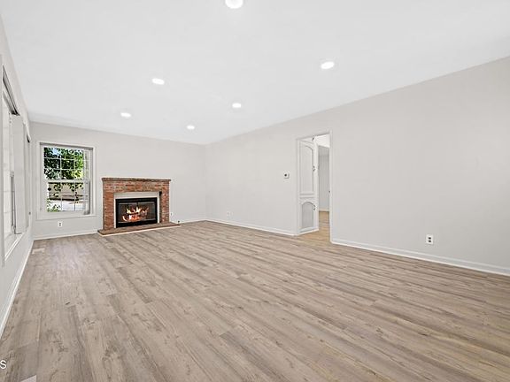 5th image of 1332 Indiana Ave