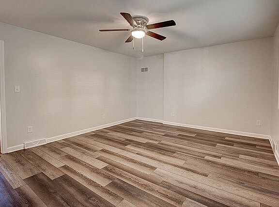 3rd image of 301 Gladstone Blvd #303