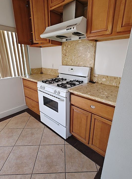 1st image of 557 Colston Ave