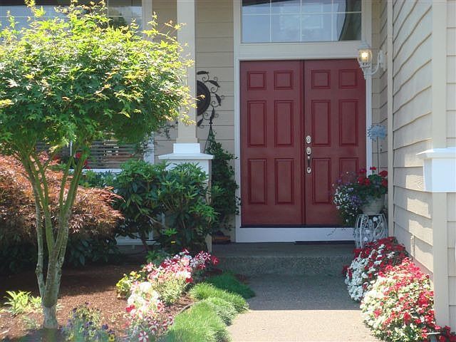 Inviting double door entry