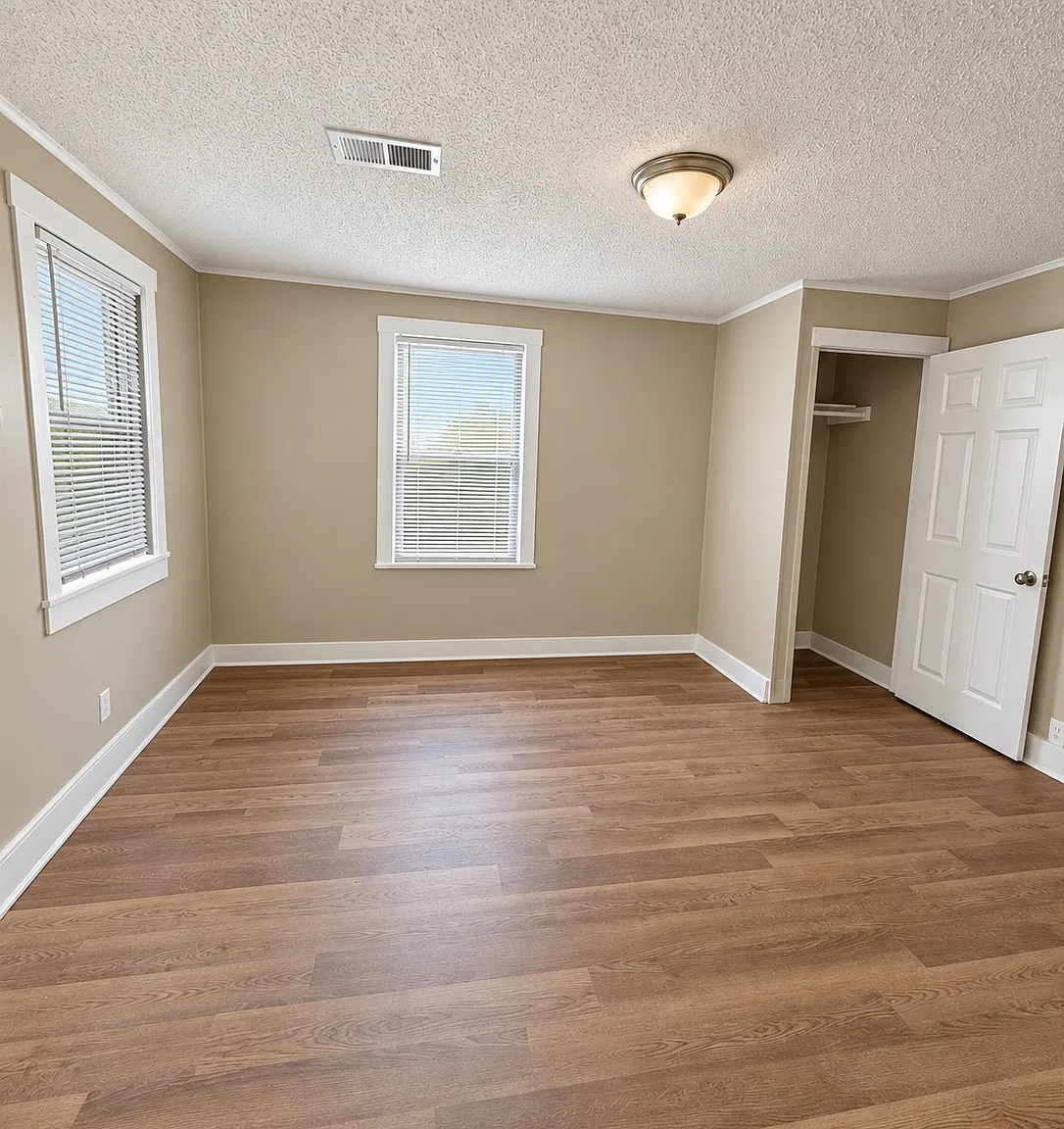 4 bed, 1377 sqft, $1,700 — Photo 3