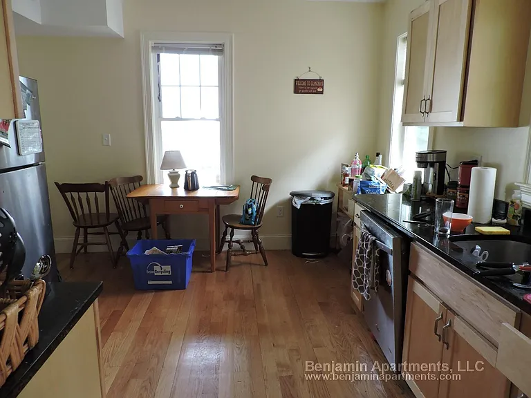 74 Brooks St #4 — Photo 8
