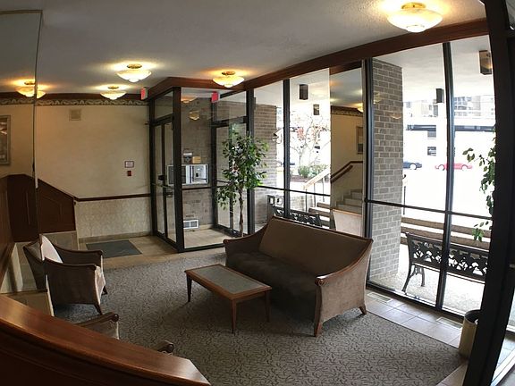2nd image of 4 Monroe St APT 1304