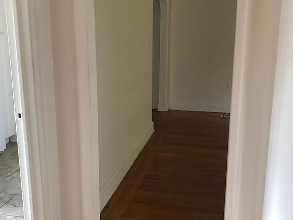 3rd image of 714 Larchmont Acres APT B