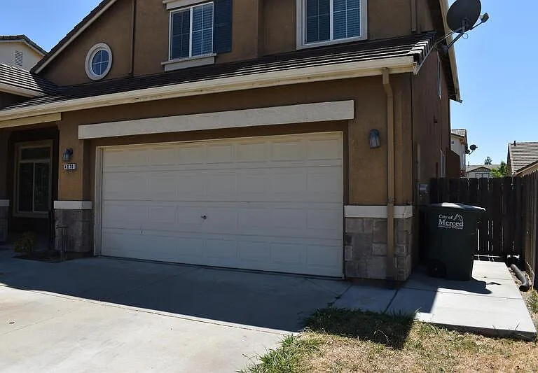 4670 Tolman Way — Photo 2