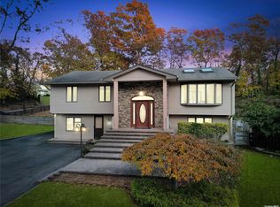 222 Townline Rd, Commack, NY 11725