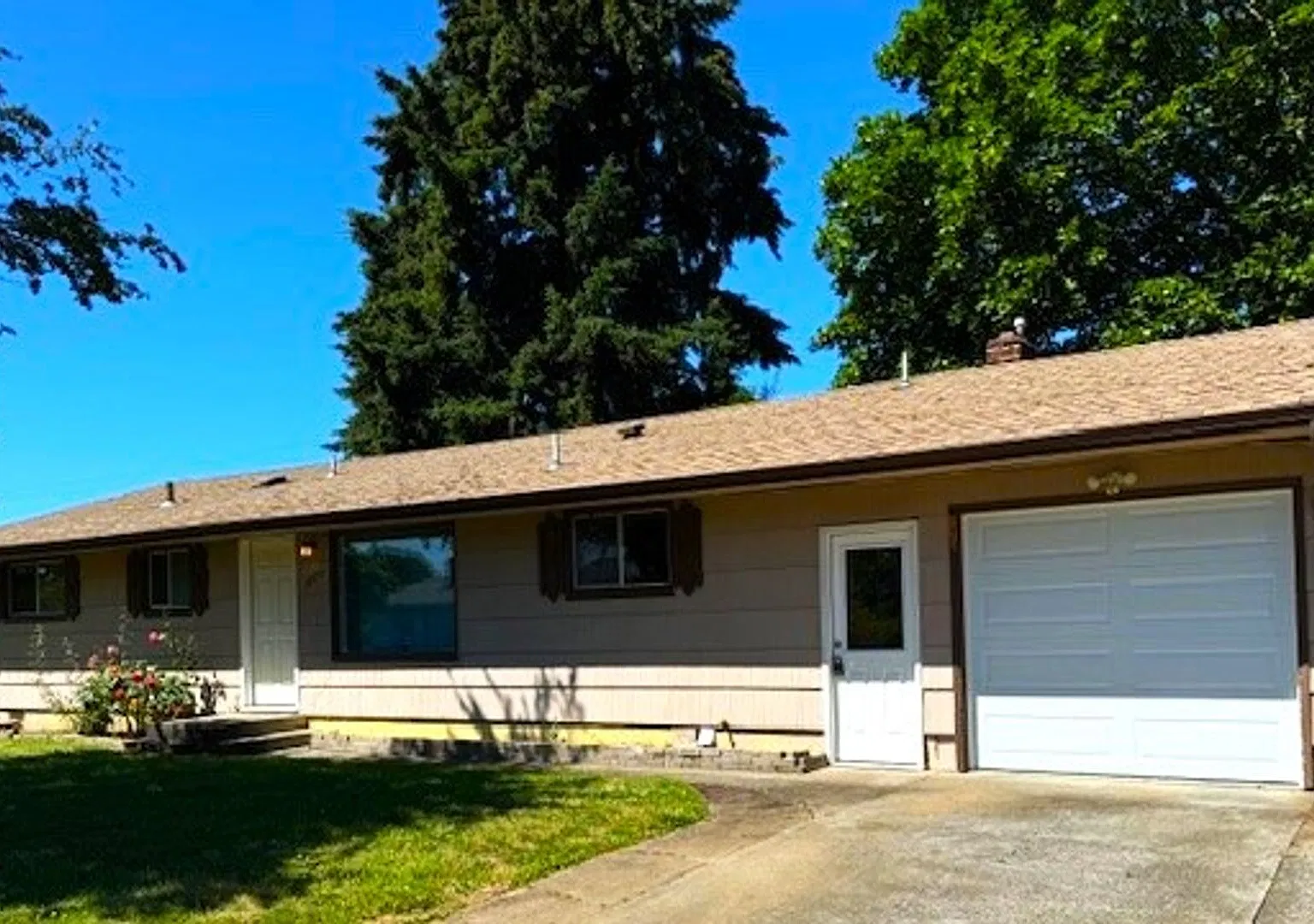 Spacious Home off River Road — Photo 1