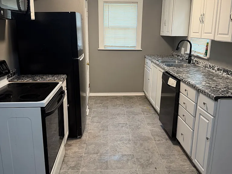 3320 Carter St — Photo 2