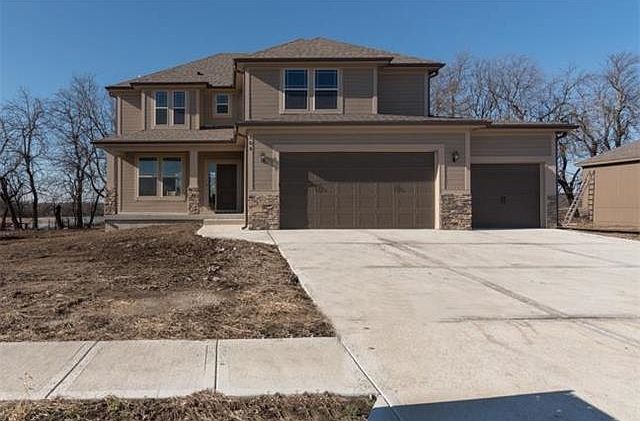 Photos are of another sold Arlington floor plan.  The property at 716 N. Ryan is under construction.