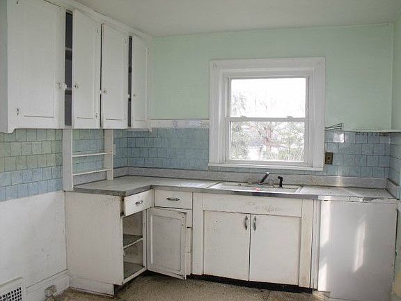 4th image of 8307 Vista Ave
