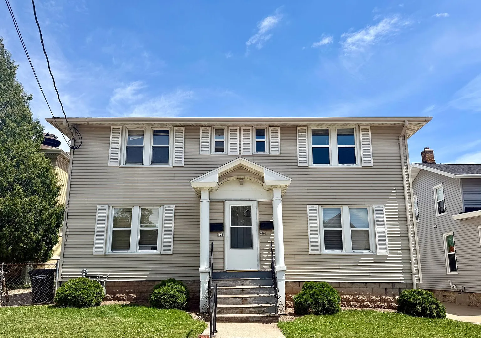 Dawes, 306-308 — Photo 1