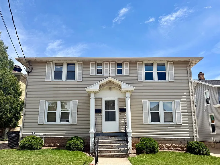 306 Dawes St — Photo 1