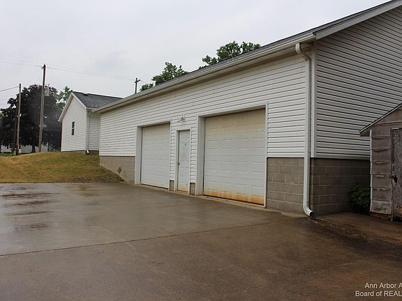 3rd image of 616 Hinckley Blvd