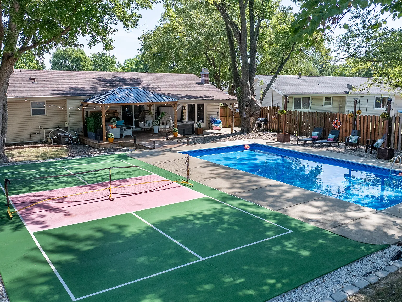 4 bed, $8,000 — Photo 2