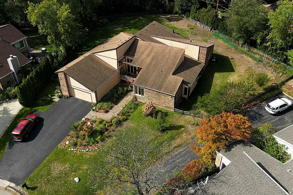 4566 Walden Dr photo 1