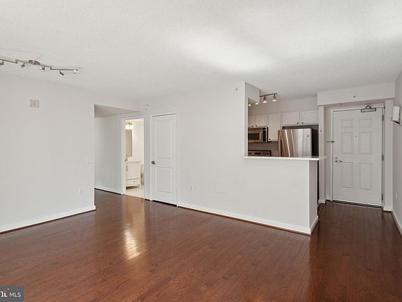 4th image of 880 N Pollard St APT 505
