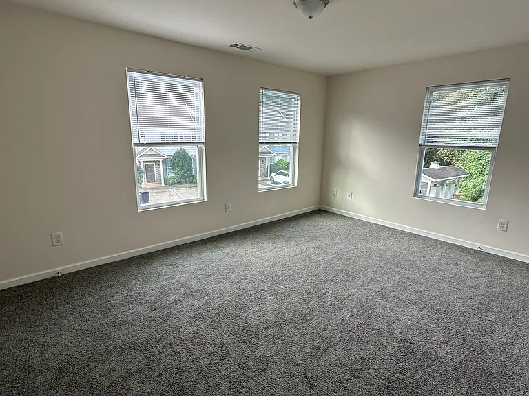201 Hyde Park Ln — Photo 15