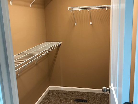 3rd image of 1025 Niagra Way