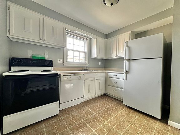 3rd image of 540 Granby Rd #76B