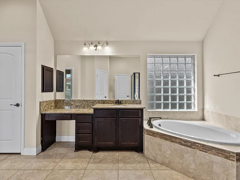 2524 Davis Prairie Ln — Photo 26