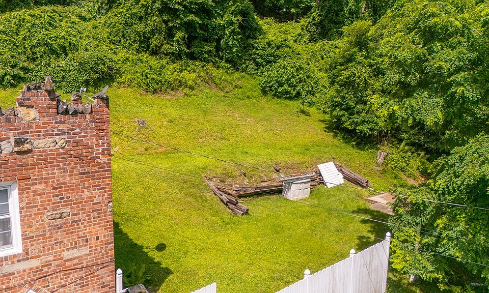 4th image of 17 Maplewood Avenue