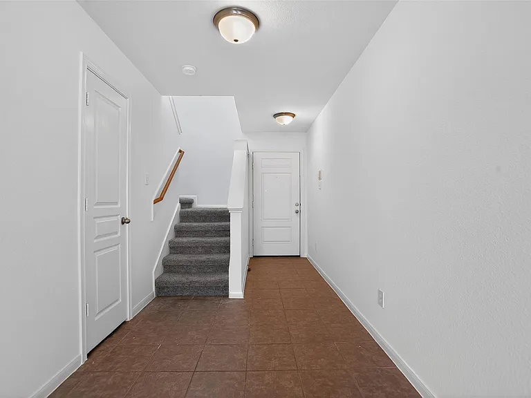 1618 Grable Cove Ln — Photo 5